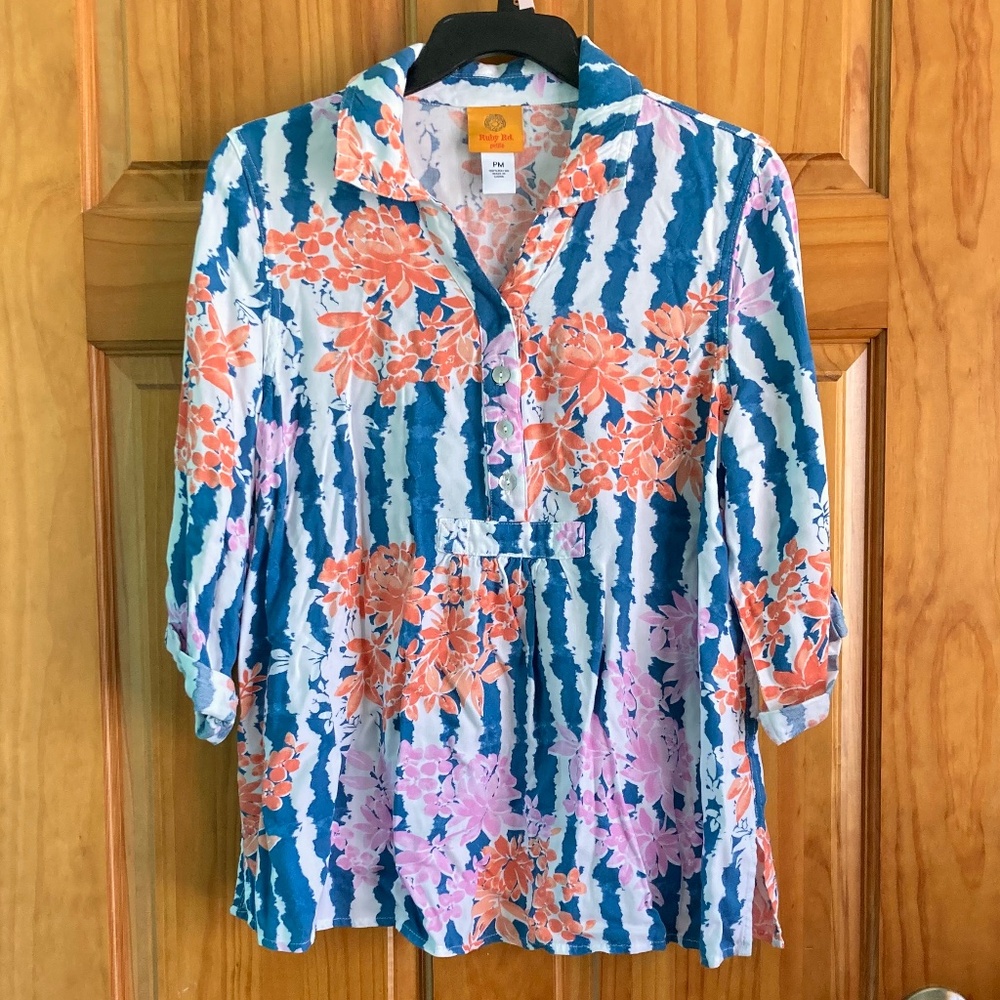 Women’s size petite medium Ruby Rd gently used floral top with 3/4 length sleeve